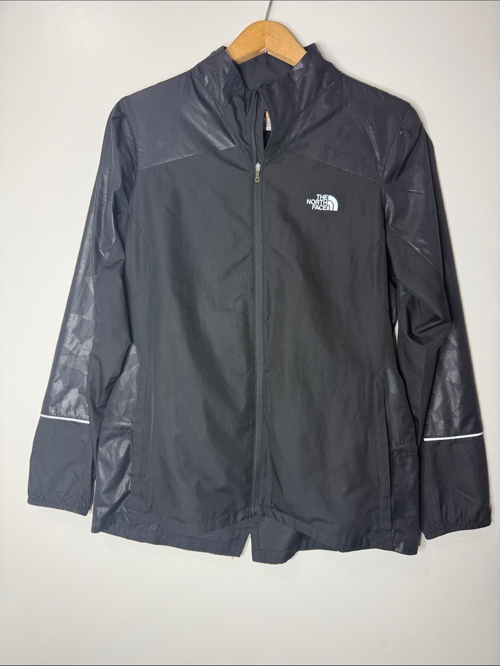 The North Face Women’s Torpedo Windbreaker Jacket Black Size Large